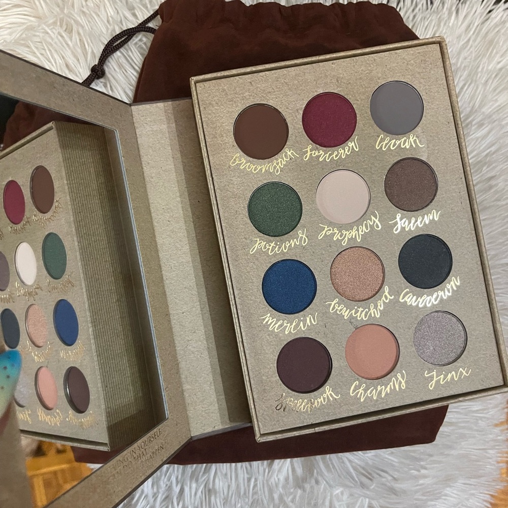 Storybook Cosmetics Enchanted Spellbook Palette - Picture 3 of 3